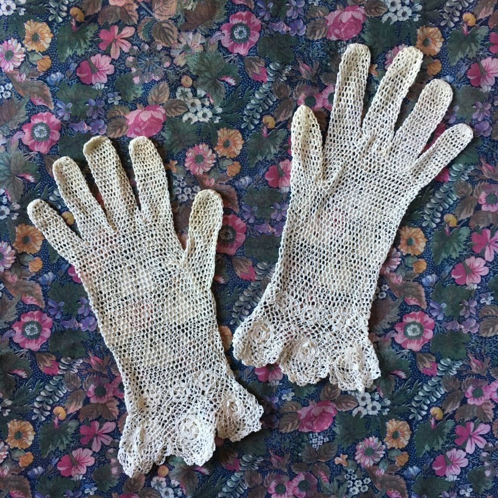 S O L D * Handmade Vintage Cotton Crochet Lace Gloves, Size 6.5-7 - Picture 3 of 5